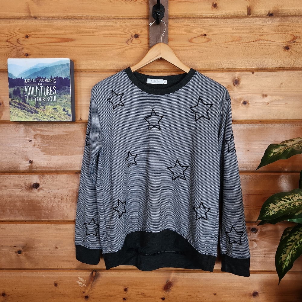Mododoc ๐Top Embroidered Stars Sweatshirt Striped Gray Sweater Comfort Sz Small